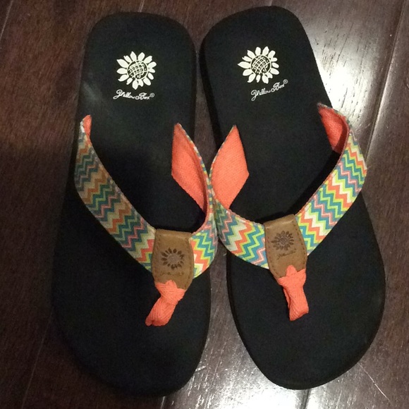 yellow box green flip flops